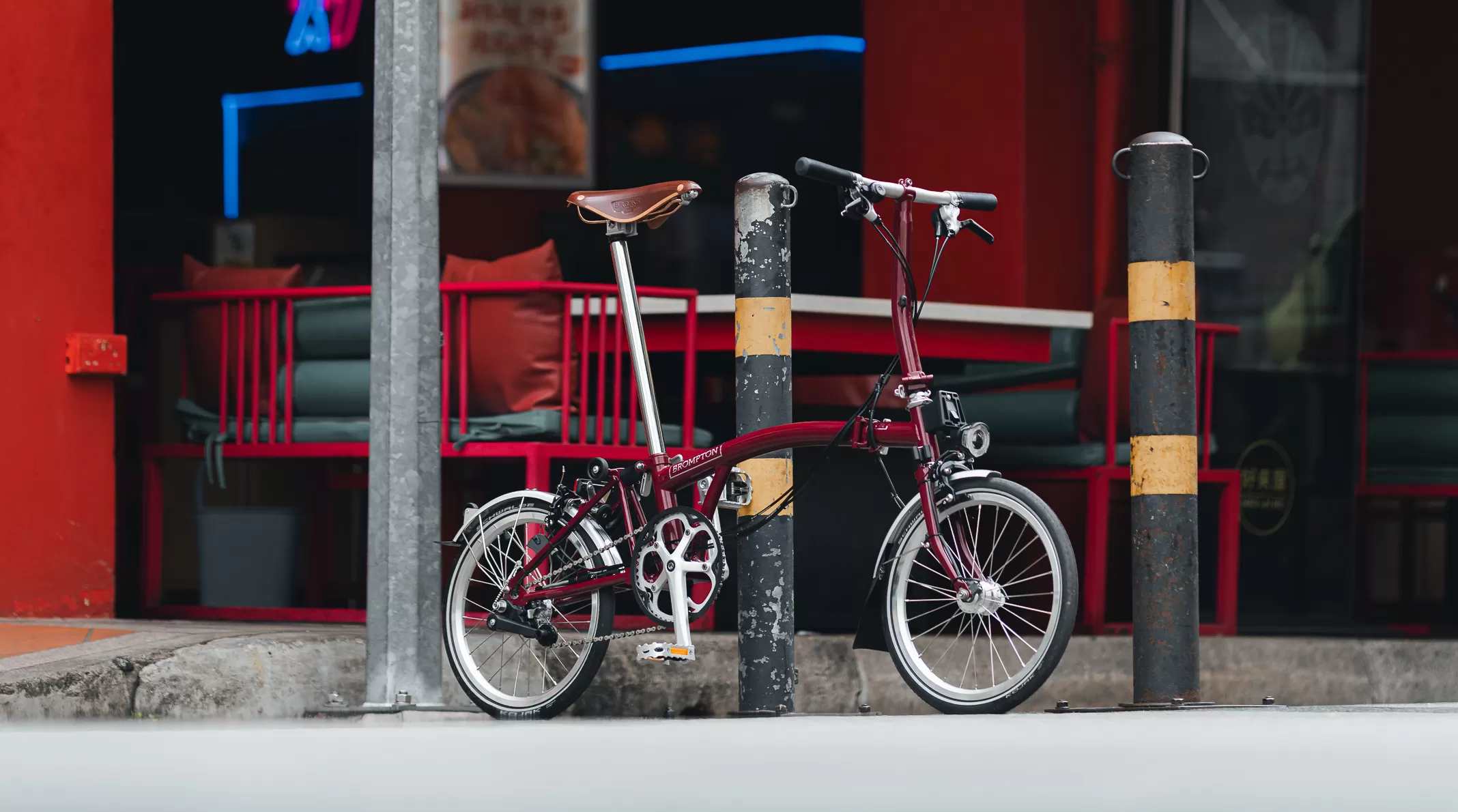 Brompton Classic Edition Oxblood Red - Vẻ đẹp hoài cổ từ ga tàu điện ngầm London