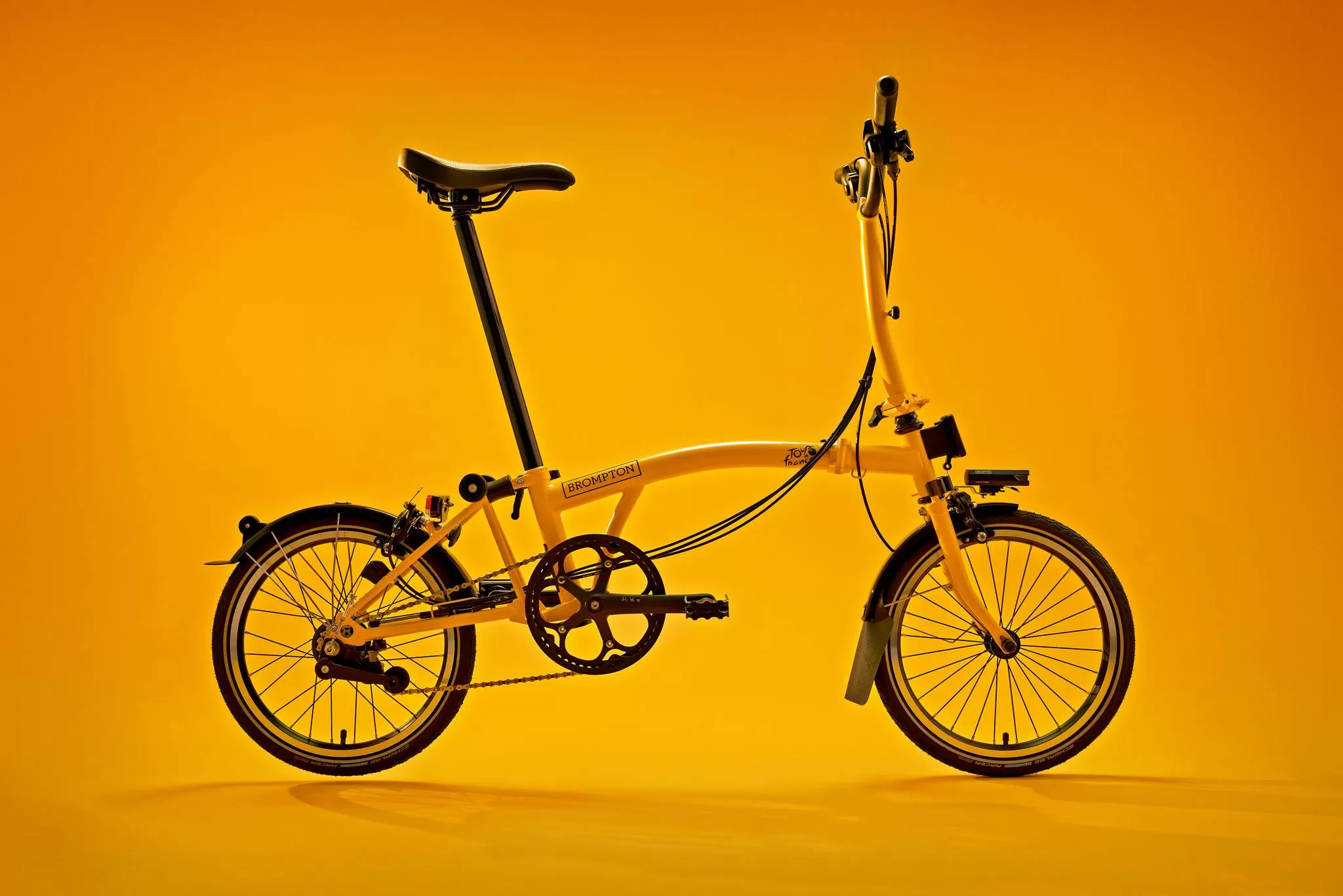 Brompton C Line Bumblebee Yellow: Nổi bật ở mọi nơi