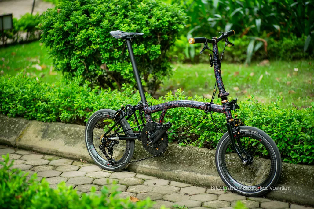 "STRATA | Địa Tầng" Cuộc Gặp Gỡ Giữa Xe Đạp Gấp Brompton Và Kỹ Thuật Sơn Mài Truyền Thống Việt Nam.