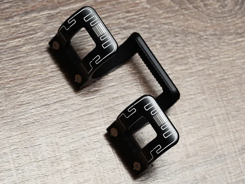 Pad Gắn Gọng Bình Nước Color Black Bottle Cage Mount